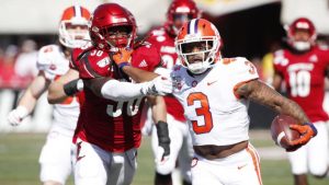 College Football News and Notes: Clemson Falls Despite Win