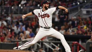 MLB News and Notes: Martin Stays With Braves