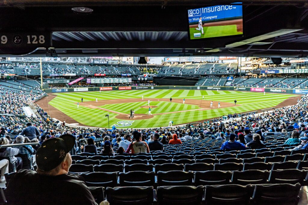 Mariners and Astros play in the MLB on September 28.